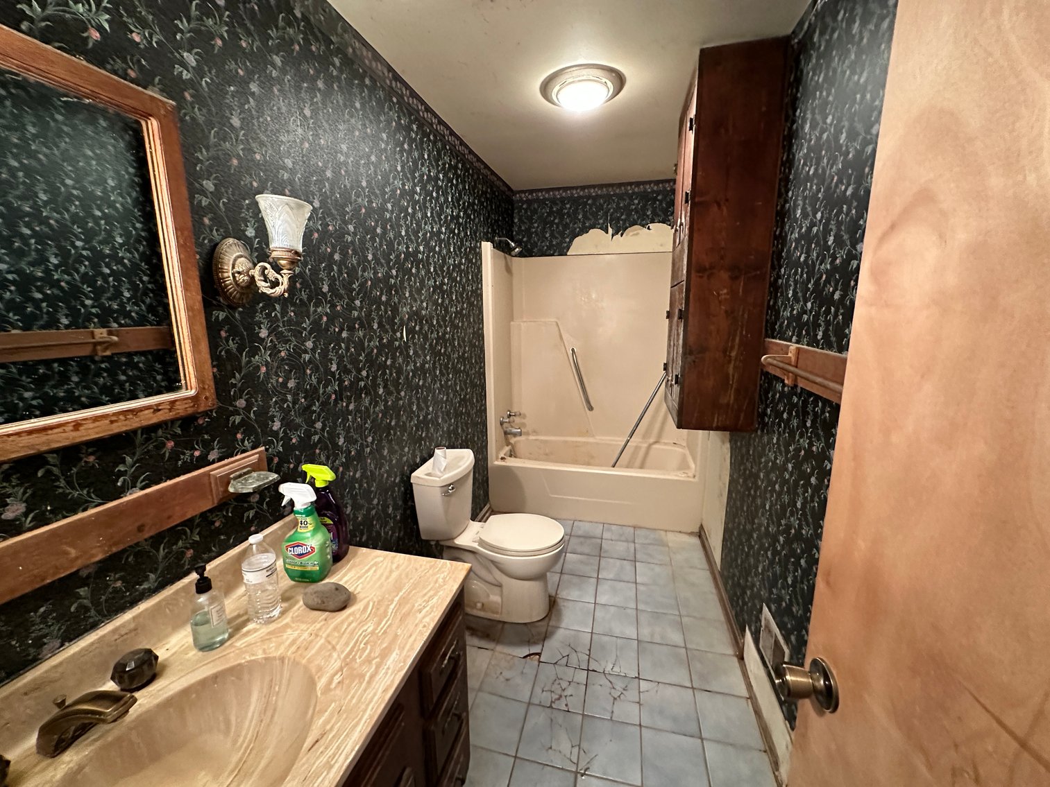 Image for Selling for the Estate of  Geoffrey Peterson . 3 Bed / 2 Bath 2247 Sq. with a large unfinished basement .