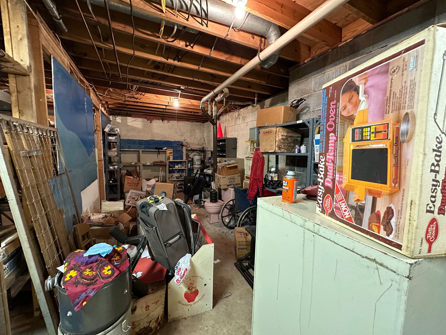 Image for Selling for the Estate of  Geoffrey Peterson . 3 Bed / 2 Bath 2247 Sq. with a large unfinished basement .