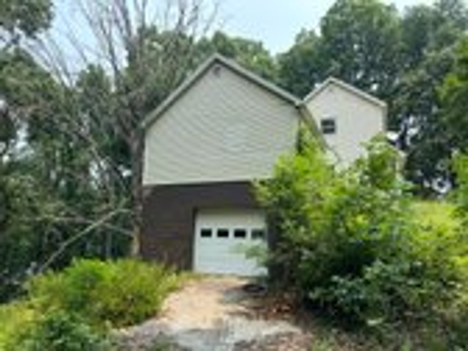 Image for Selling for the Estate of  Geoffrey Peterson . 3 Bed / 2 Bath 2247 Sq. with a large unfinished basement .