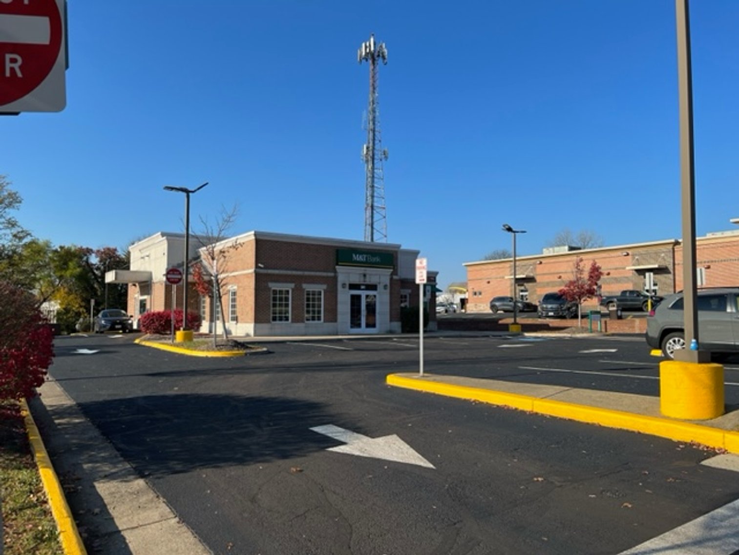 Image for Bank Ordered Foreclosure - Loudoun Co. - Income Producing Bank Branch Office - Leased w Long Term Tenant -  341 E. Market St Leesburg VA 20176