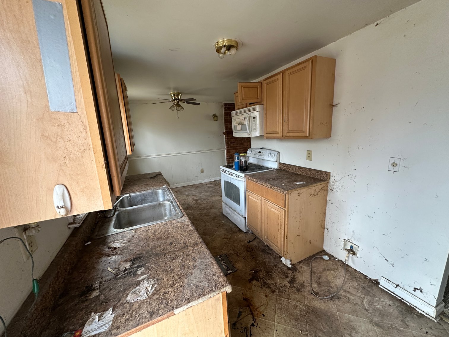 Image for House Flipper Special. Income Producing Opportunity in Fredericksburg, Va. 3 Bed/ 1 Bath, 920 Sq. ft on .41 Acres - Elk Dr