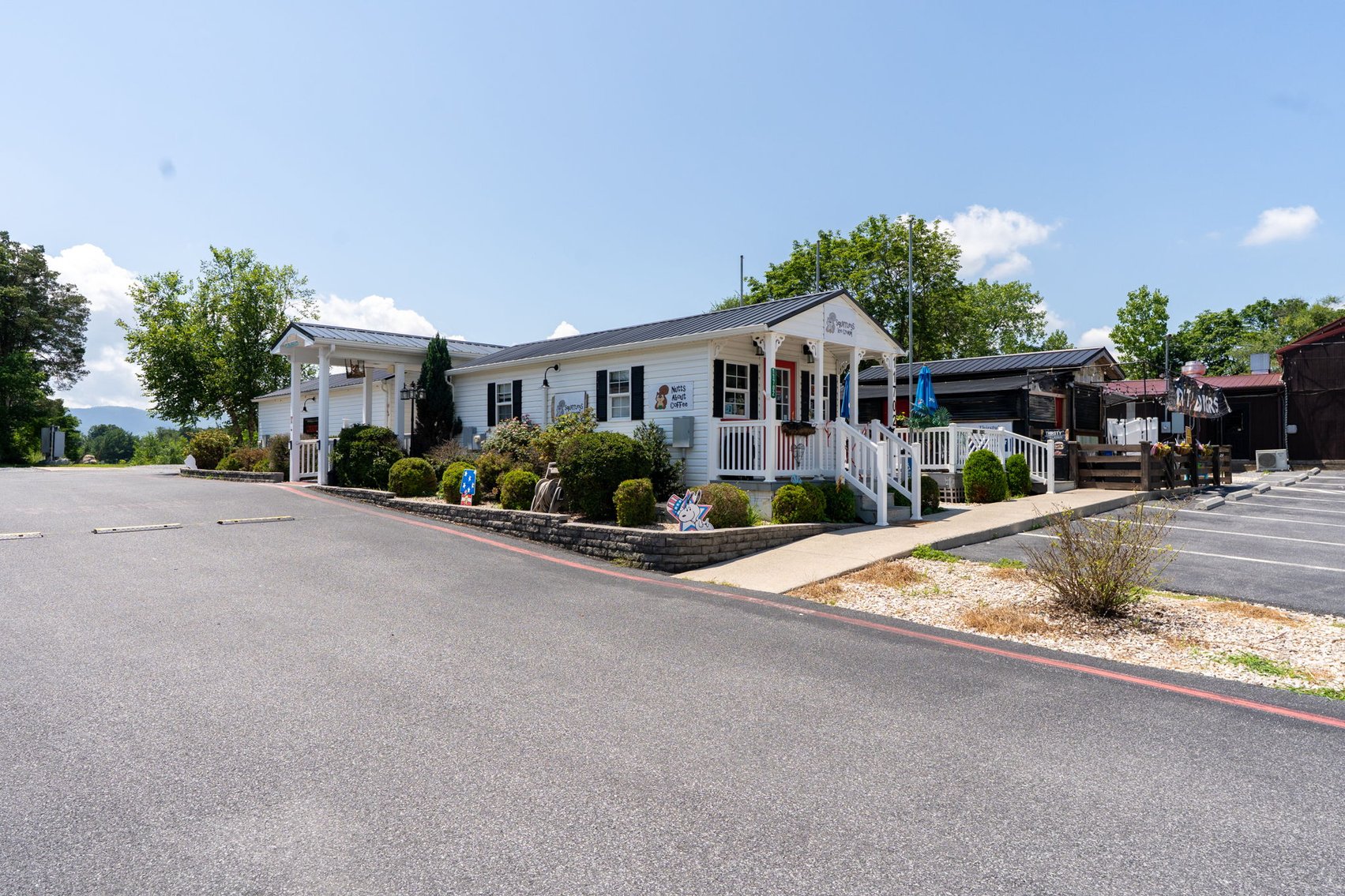 Image for Income Producing Multi-Tenant Commercial Retail Center - 6 Buildings on 1.59 Acres - Elkton VA