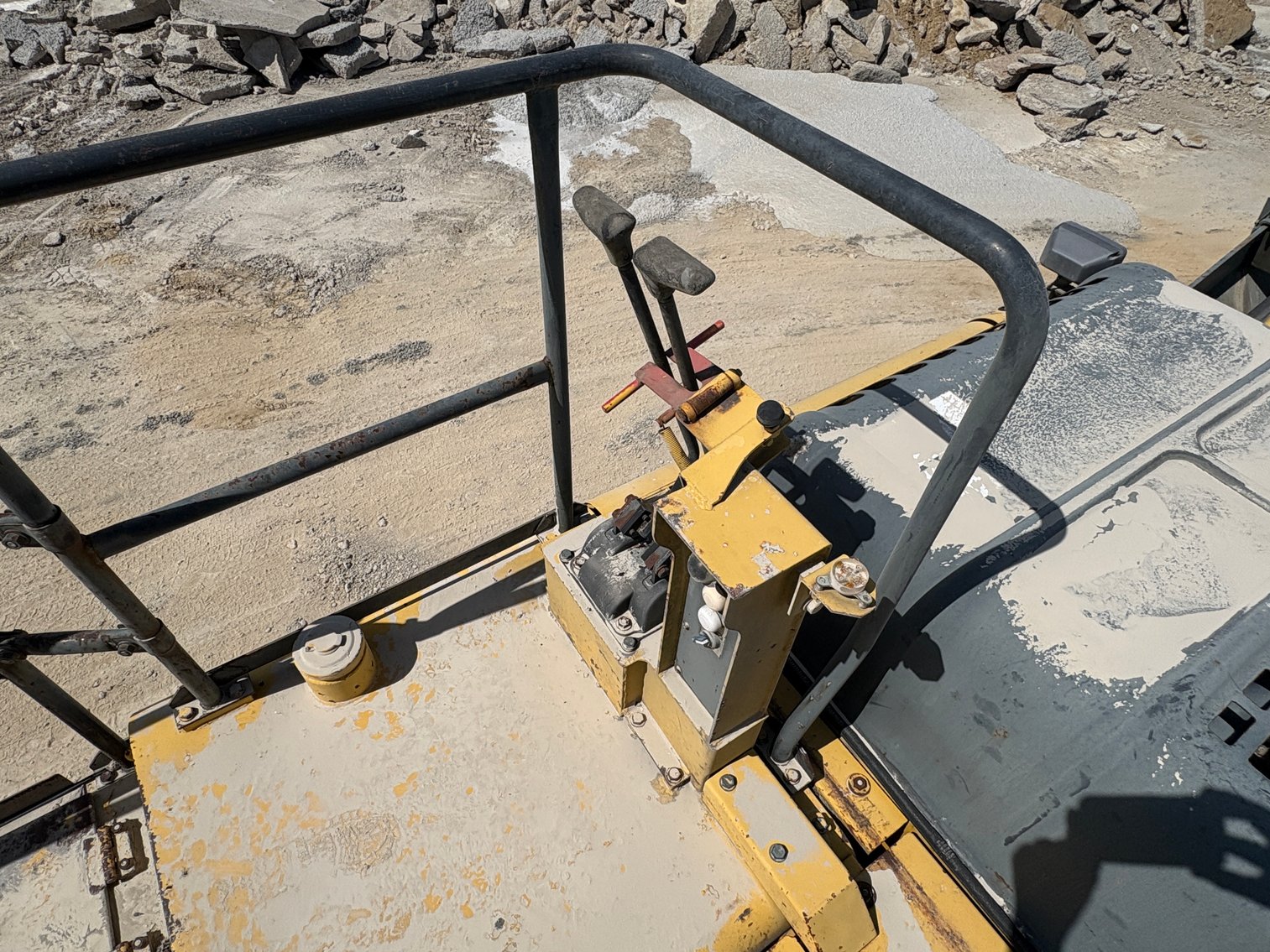 Image for Heavy Equipment Auction - 2006 Komatsu BR480RG Mobile Jaw Crusher
