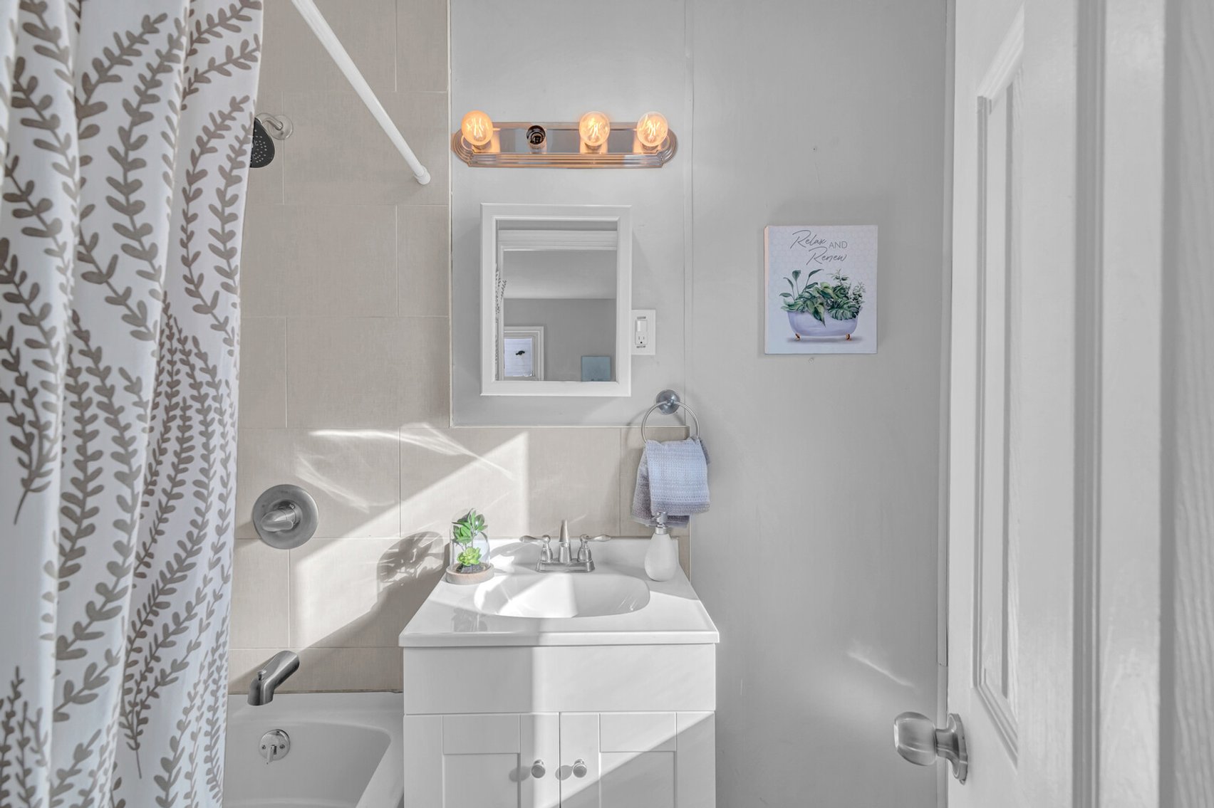 Image for No Cash Needed. Finance Friendly Auction. Fully renovated and upgraded 3 bed/1bath, 907 Sq. in Portsmouth, Va