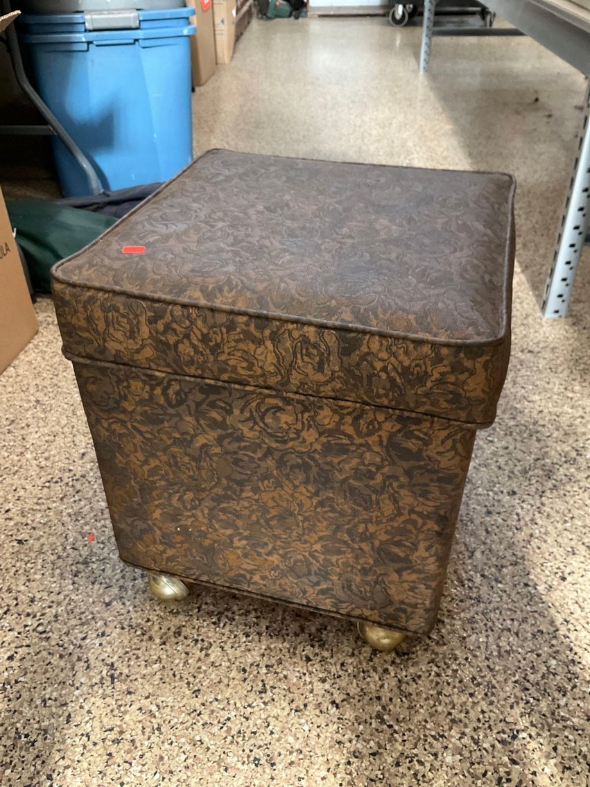 Image for Furniture, collectibles, household, Delinquent storage-Main back