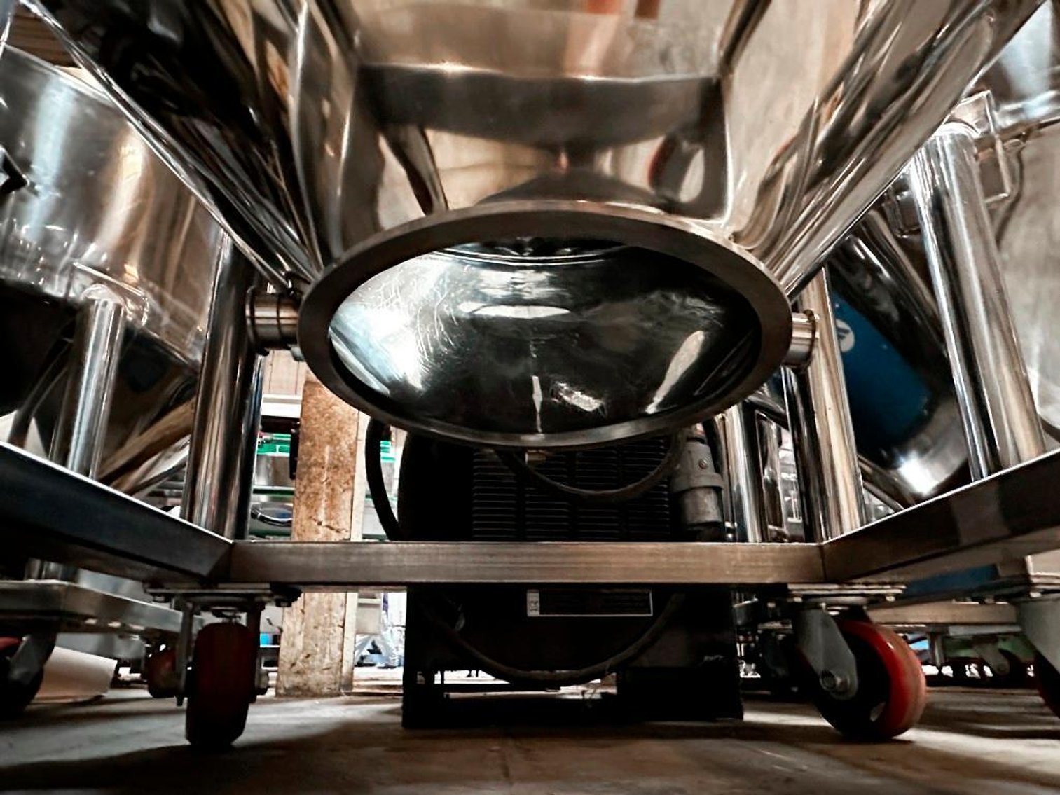 Image for ***SOLD*** MJK1864 Stainless Steel Roller Tote