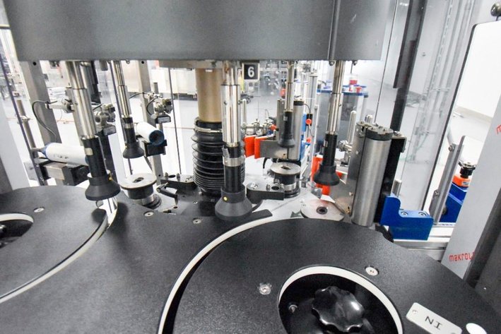 Image for ***SOLD*** MJK1859 P.E Automatic labelling machine Series SL KD776