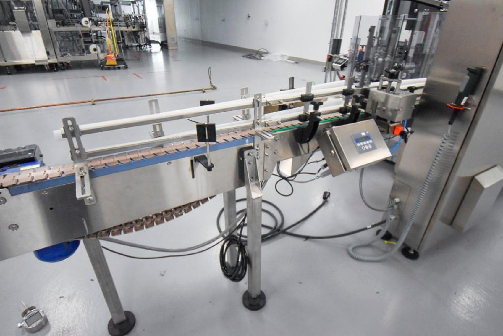 Image for ***SOLD*** MJK1859 P.E Automatic labelling machine Series SL KD776