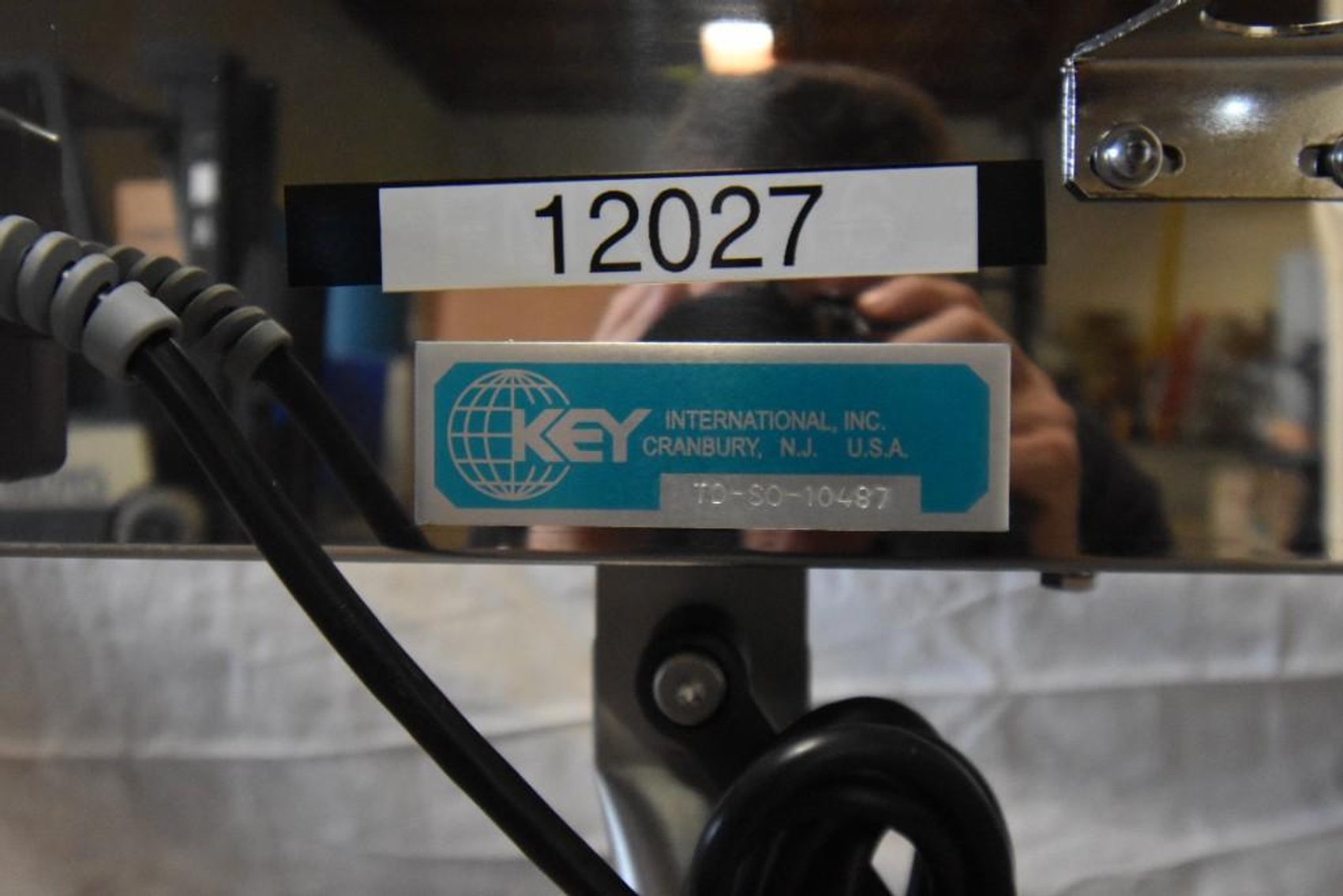 Image for ***SOLD*** MJK1811 Key International Tablet Deduster