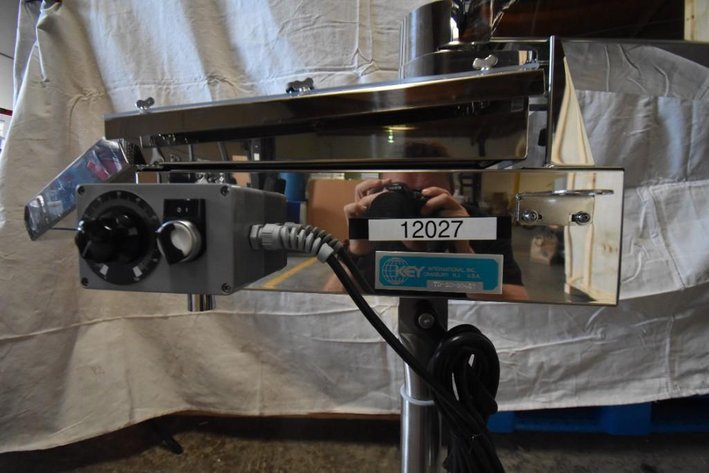 Image for ***SOLD*** MJK1811 Key International Tablet Deduster