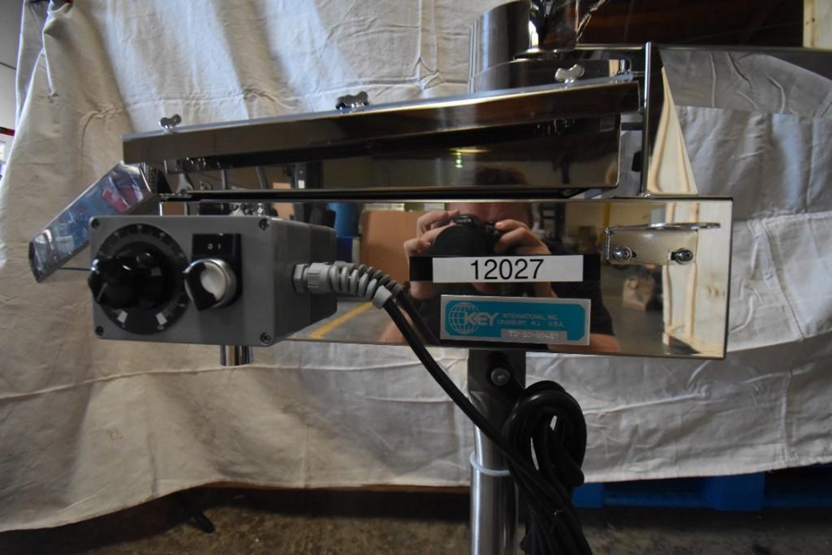 Image for ***SOLD*** MJK1811 Key International Tablet Deduster