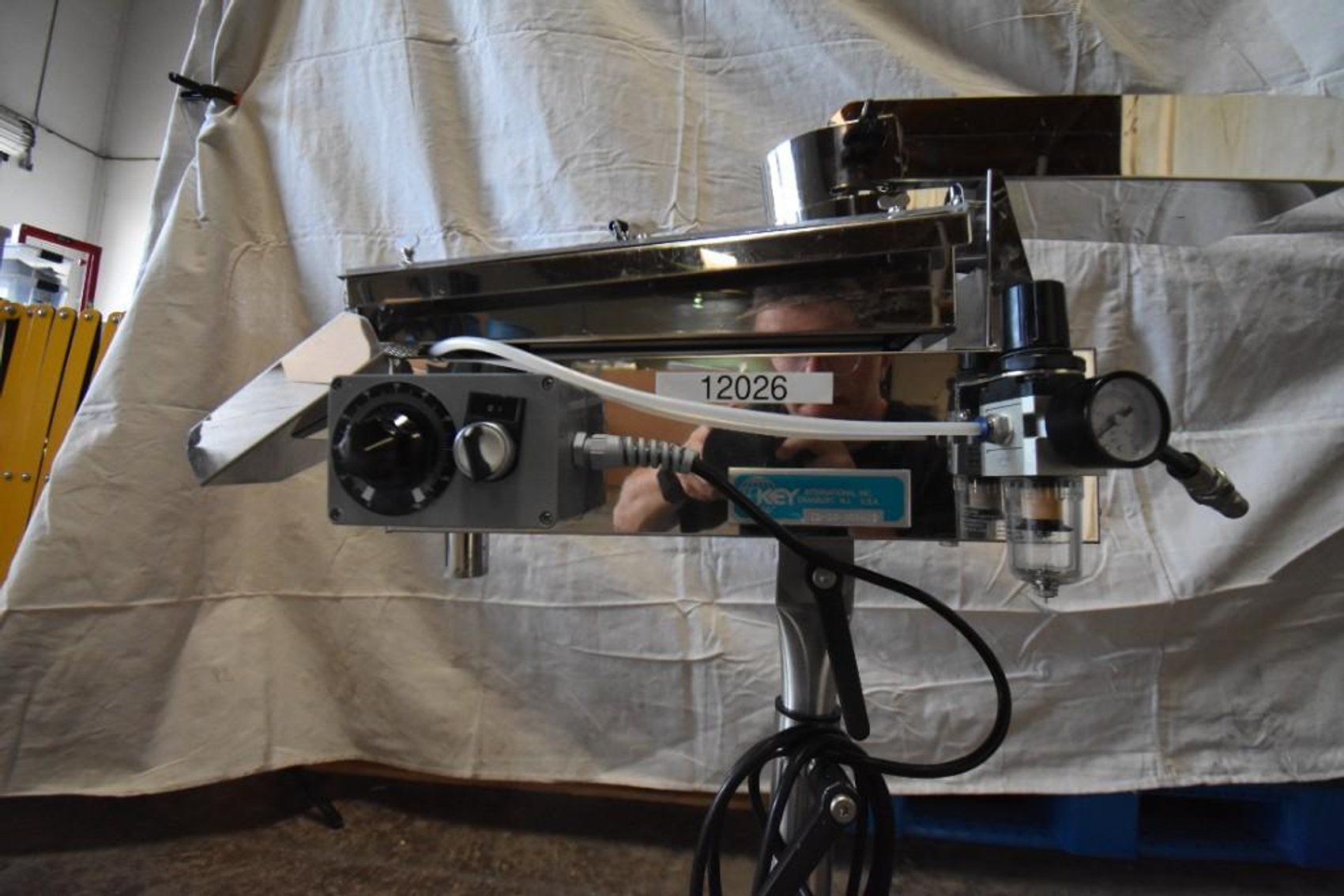 Image for ***SOLD*** MJK1810 Key International Tablet De-duster