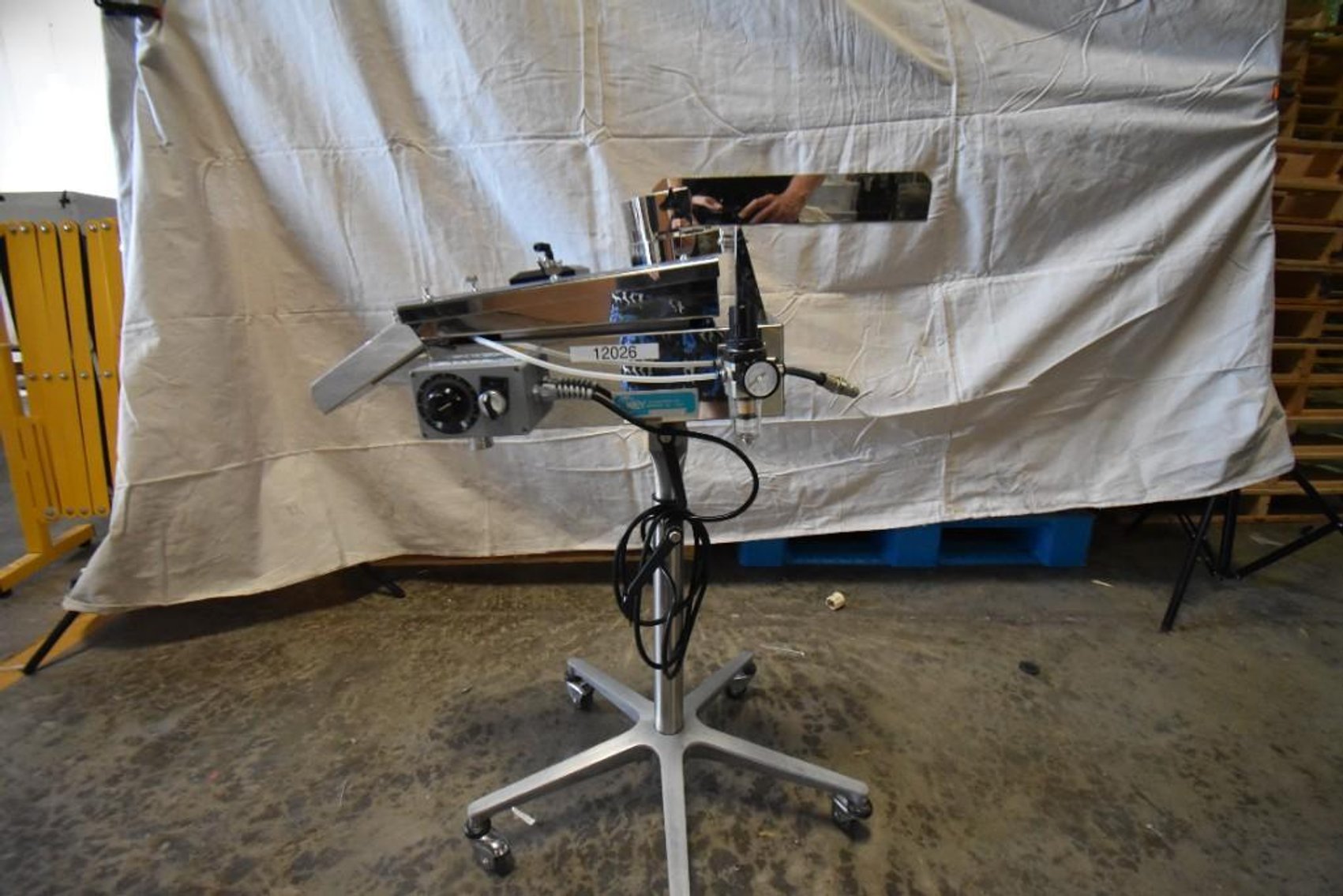 Image for ***SOLD*** MJK1810 Key International Tablet De-duster