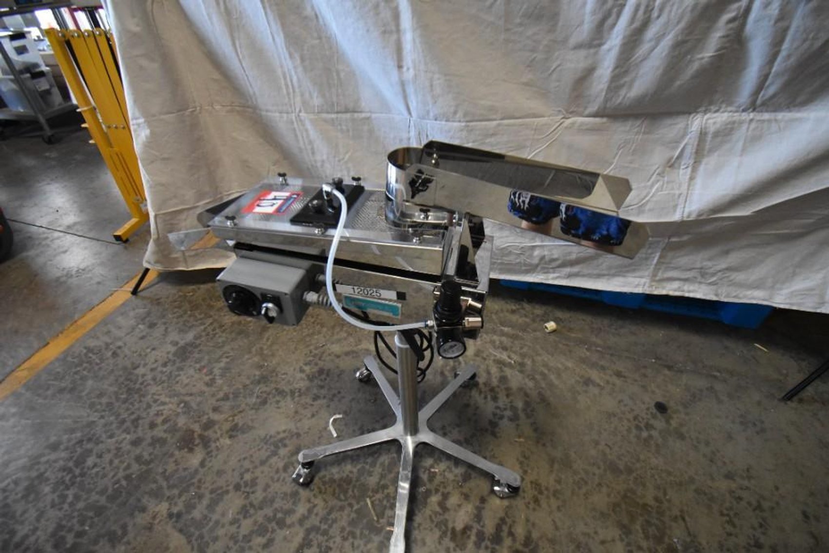 Image for MJK1809 Key International Tablet Deduster