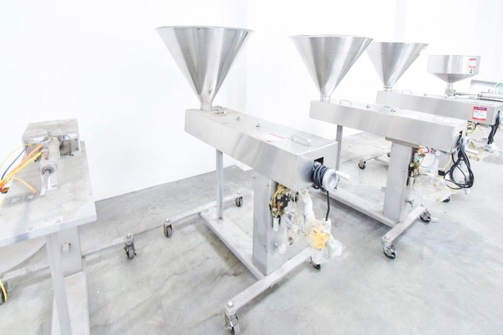 Image for ***SOLD*** MJK1723 Hinds Bock Single Piston Liquid Filler on Casters