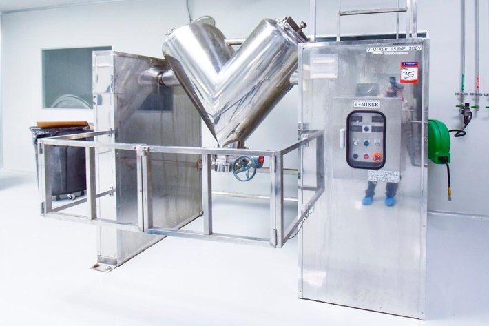 Image for ***SOLD*** MJK1887 10 CU FT V- Blender w/ Intensifer Bar