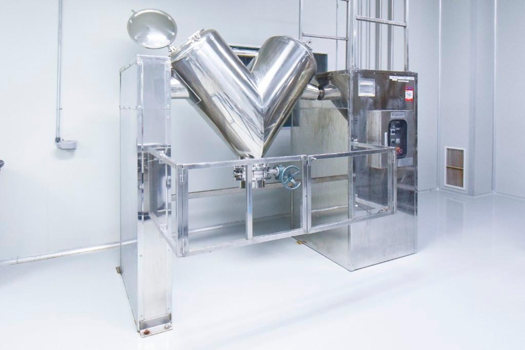 Image for ***SOLD*** MJK1887 10 CU FT V- Blender w/ Intensifer Bar