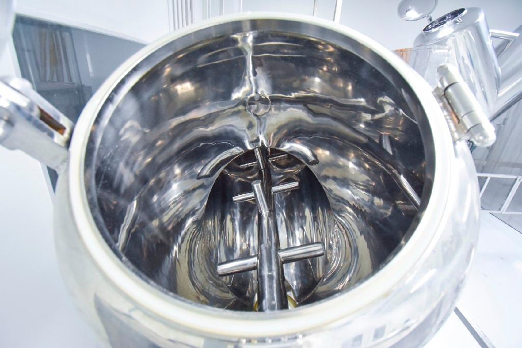 Image for ***SOLD*** MJK1887 10 CU FT V- Blender w/ Intensifer Bar