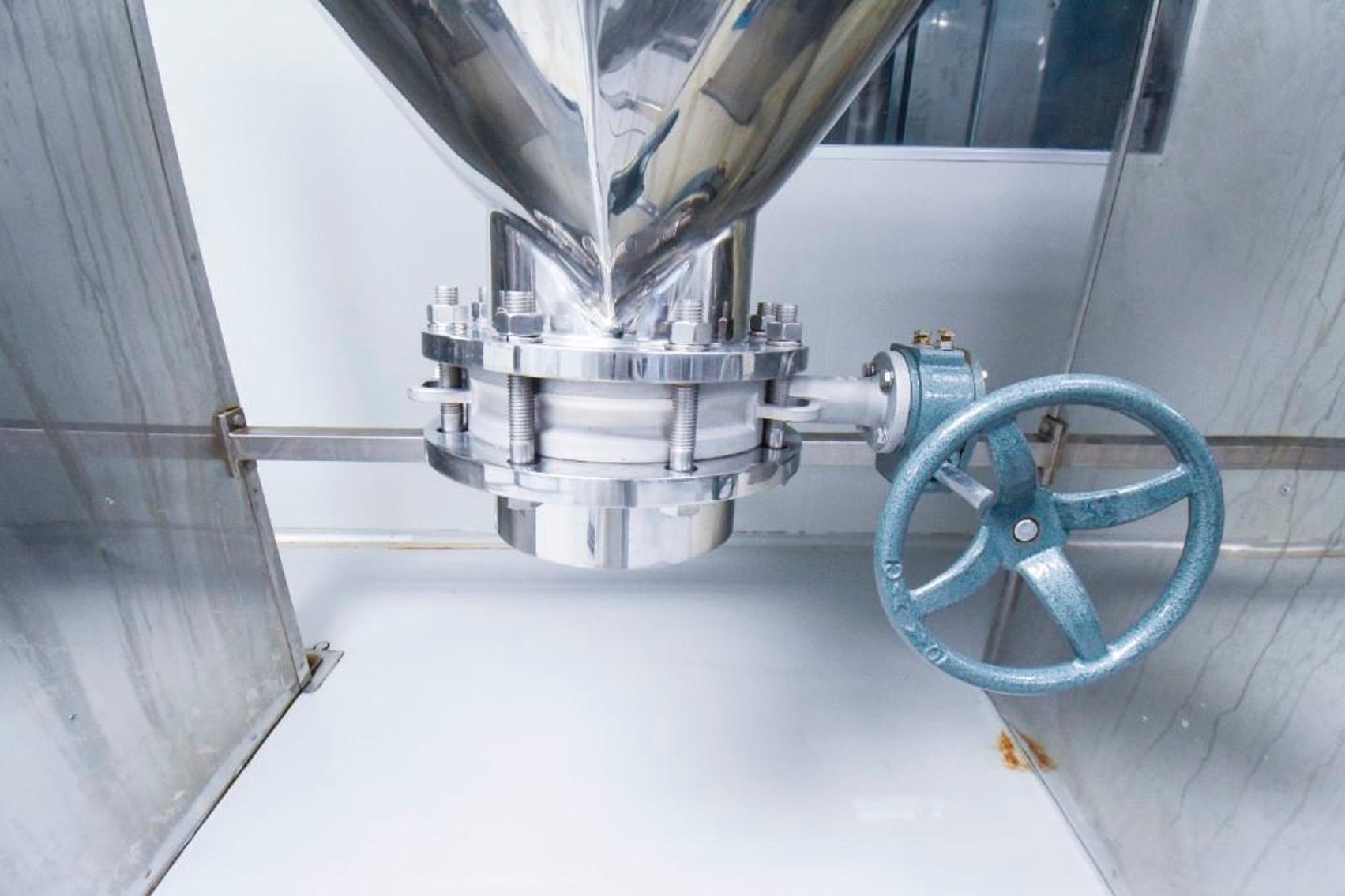 Image for ***SOLD*** MJK1887 10 CU FT V- Blender w/ Intensifer Bar