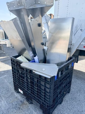 Image for MJK2028 14 Head Scale w/Buckets & Mezzanine