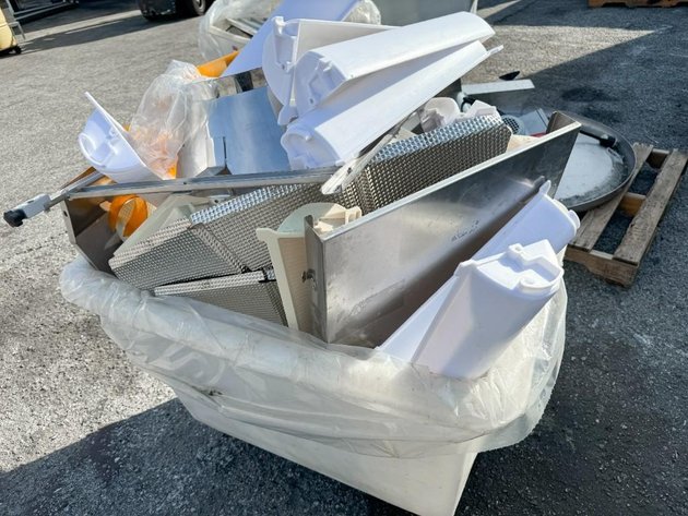 Image for MJK2028 14 Head Scale w/Buckets & Mezzanine