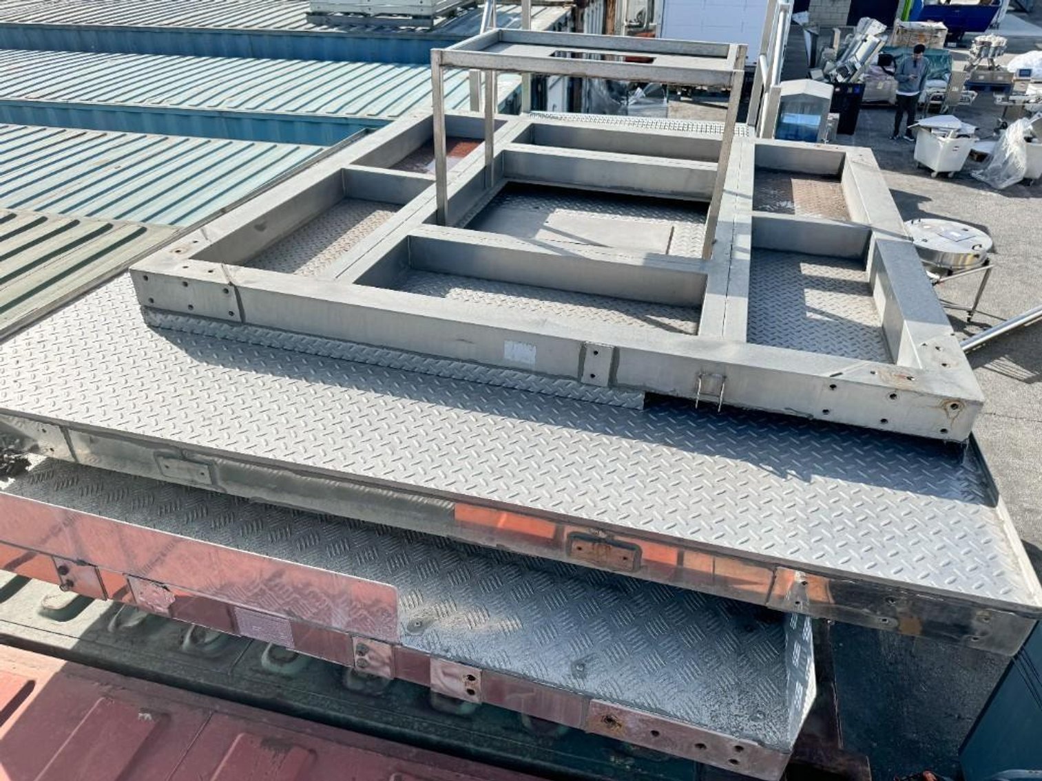 Image for MJK2028 14 Head Scale w/Buckets & Mezzanine