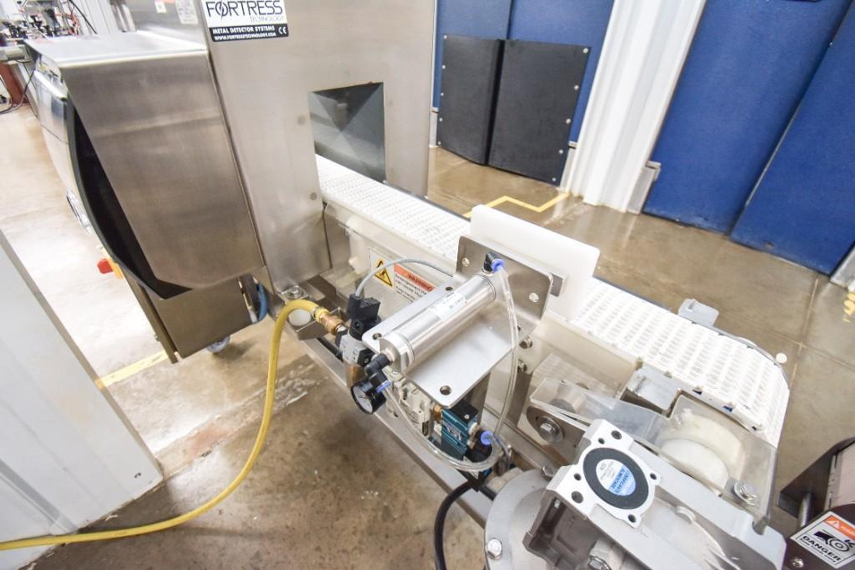 Image for MJK2095 Fortress Metal Detector w/ Rejection Station