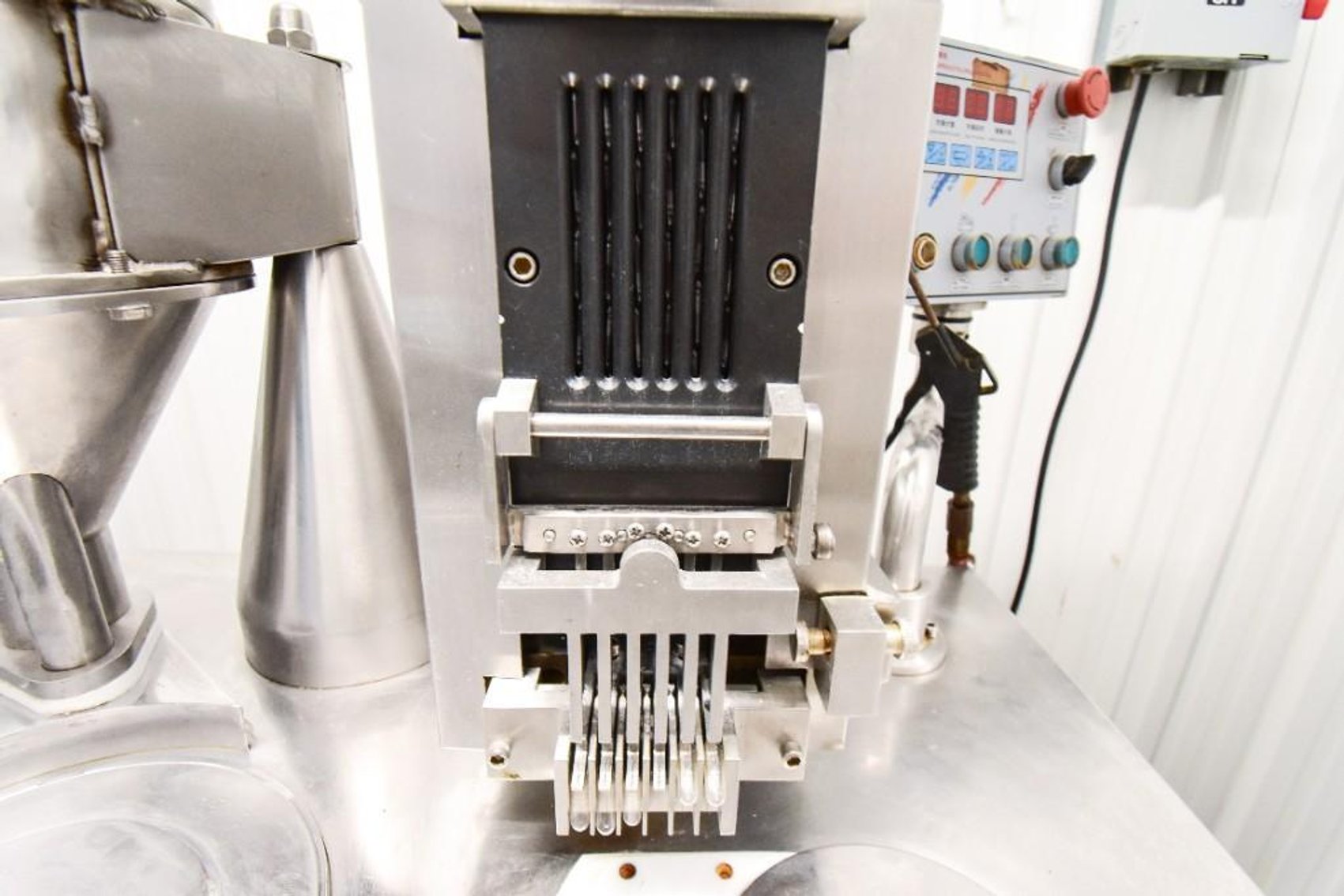 Image for MJK2105 Semi-Auto Capsule Filling Machine CGM-208