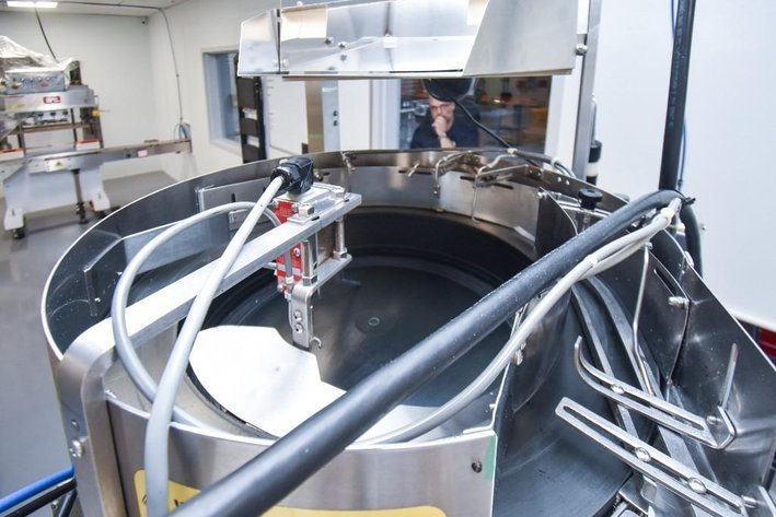 Image for ***SOLD*** MJK2134 KAPS ALL E4 Capper With Hopper