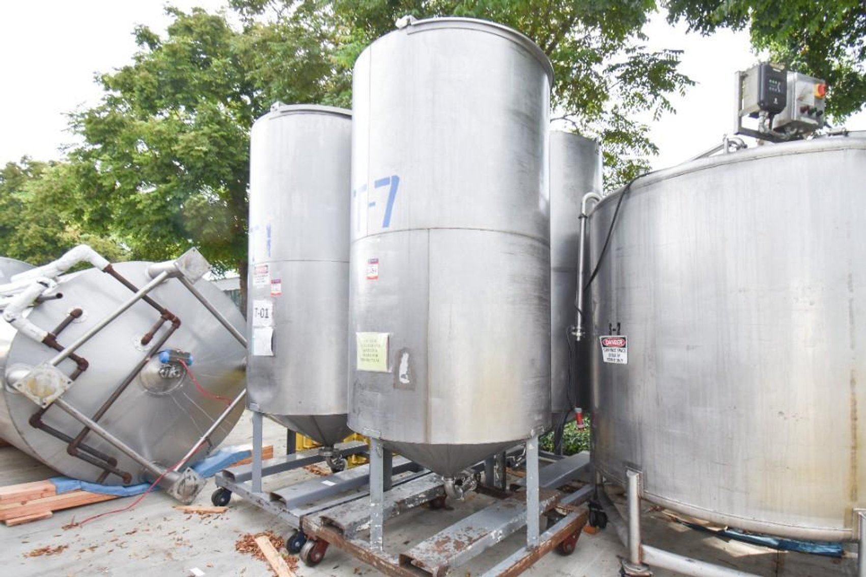 Image for ***SOLD*** MJK2151 T-7 Holding Tank on Casters, Tank, 750 Gallon, Stainless Steel, Cone Bottom, 4' x 8'