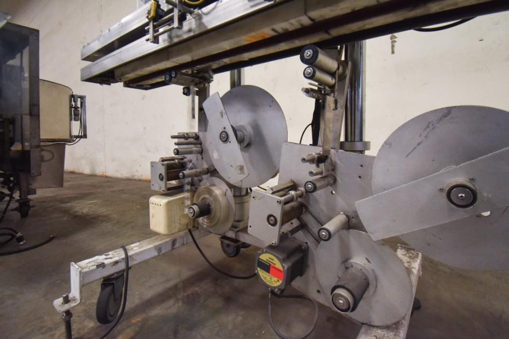 Image for MJK2190 Roser Double Bottom Fed Labeler