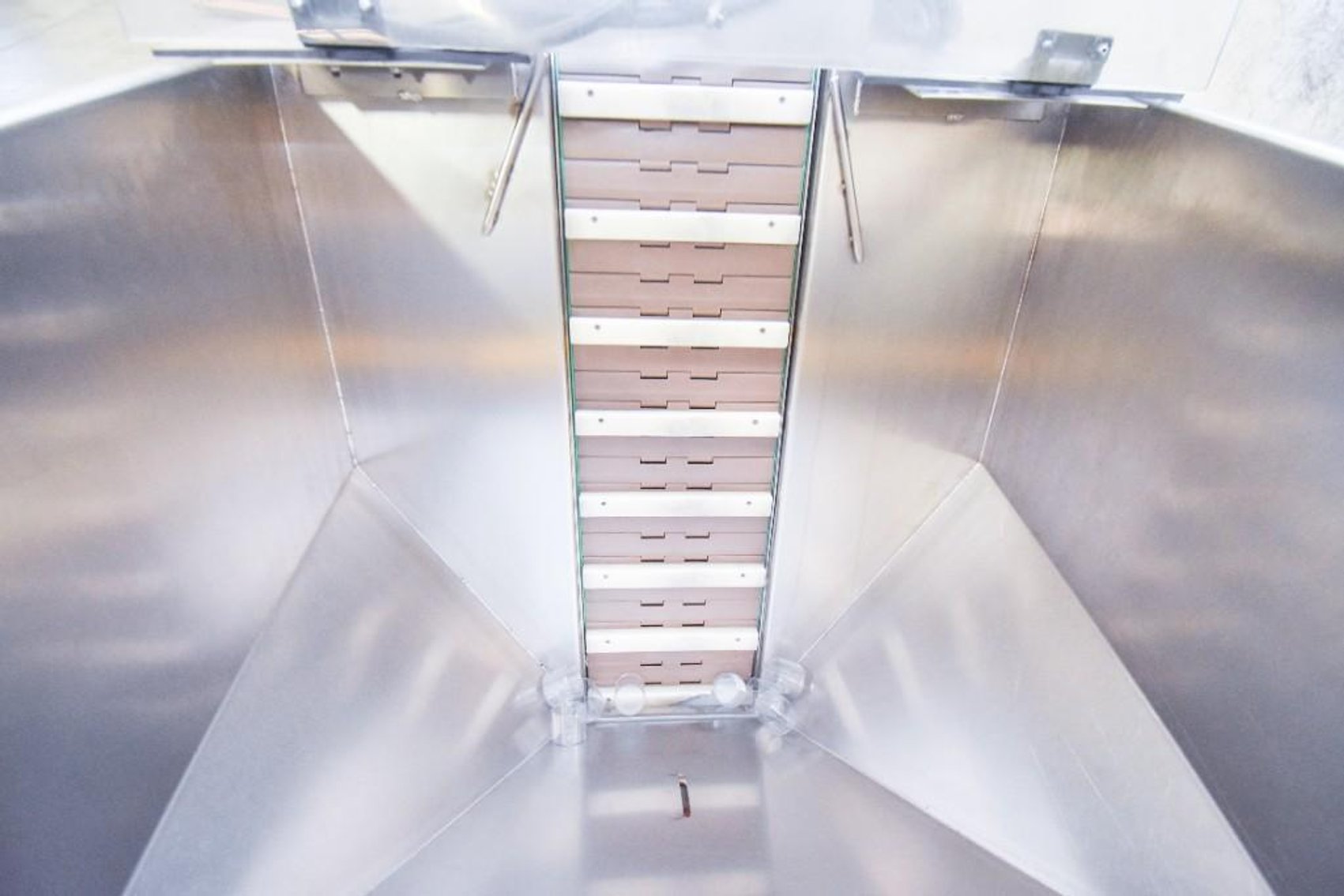 Image for MJK2194 Pharma Pack  Cleated Cap Elevator