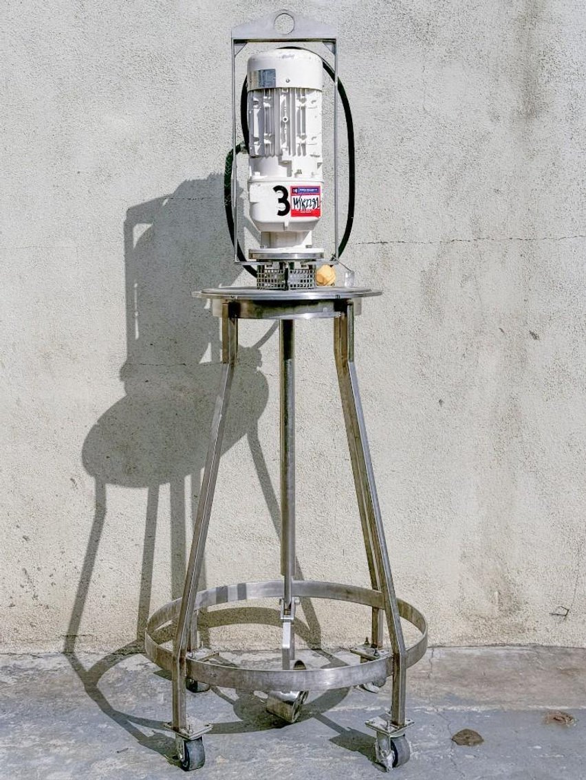 Image for MJK2281 Mixer with scoop-style mixing paddles