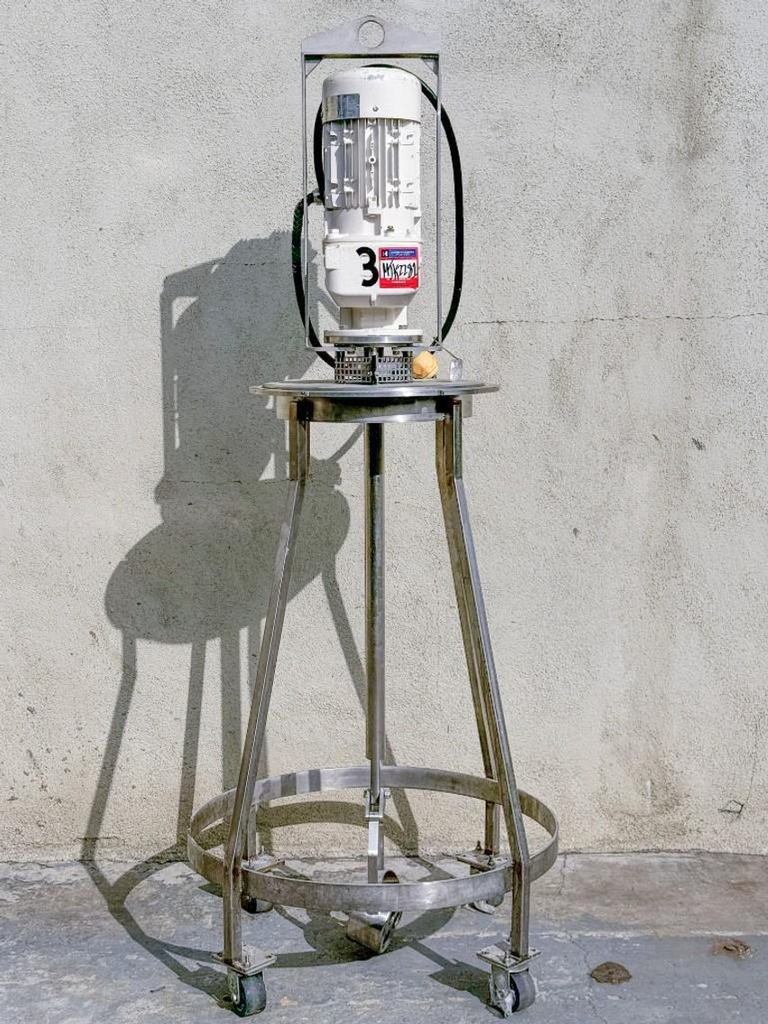 Image for MJK2281 Mixer with scoop-style mixing paddles