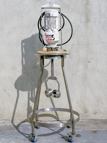 Image for MJK2282 Mixer with scoop-style mixing paddles