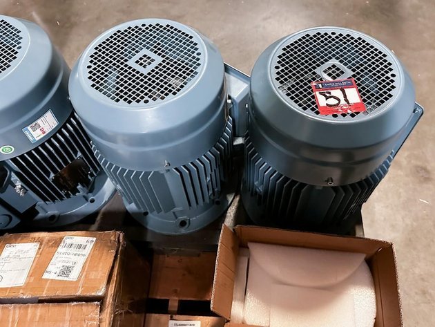 Image for MJK1895 NEW - 3 Large ABB Motor drives MDL IEC60034-1, 3 CT