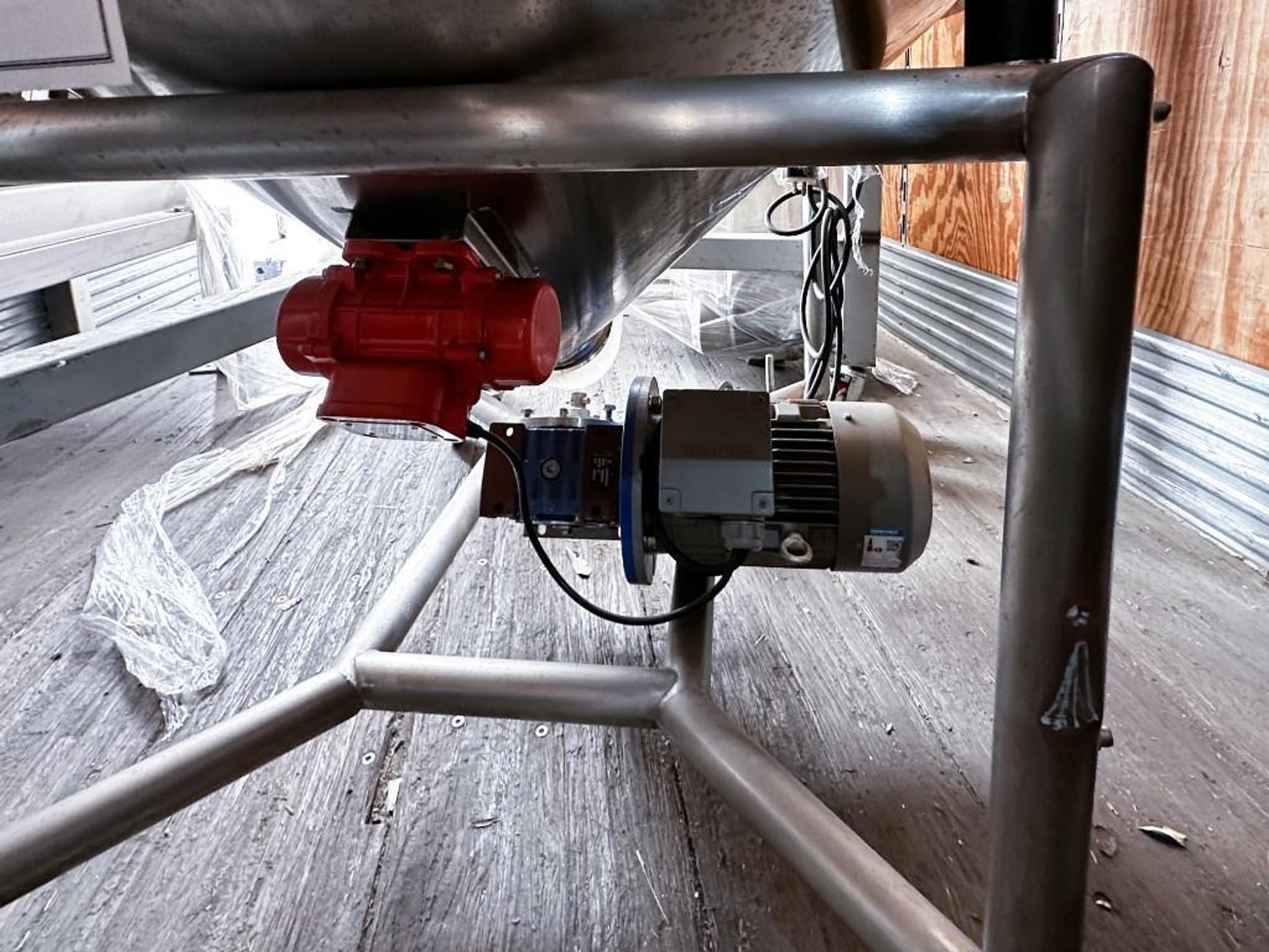 Image for ***SOLD*** MJK1900 Powder Hopper w/ drive for Conveyor Screw no blade/screw