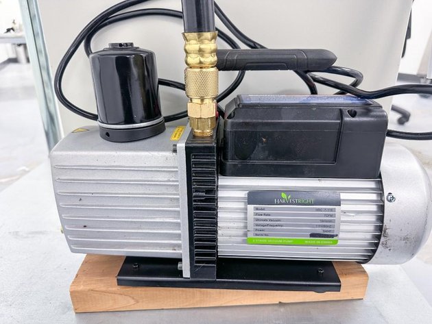 Image for MJK2336 Harvest Right Dehydrator w Buchi Recirculating Chiller & Vacuum Pump