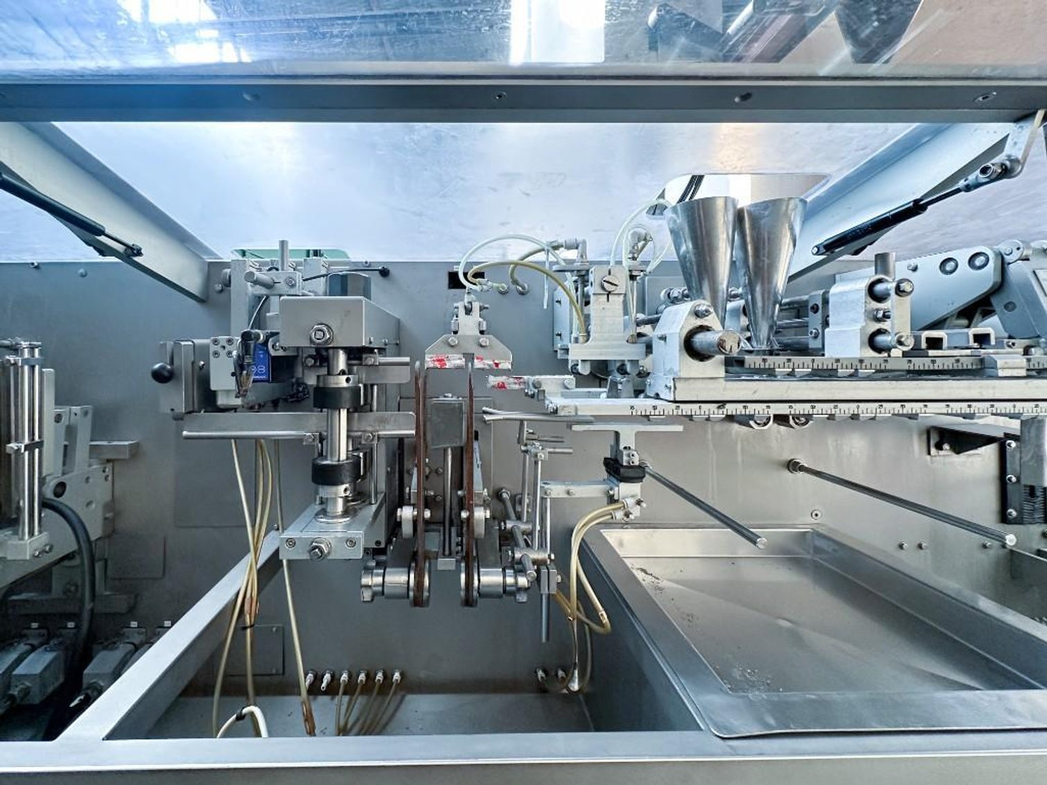 Image for MJK2425 Effytec Pouch Filling machine HB142