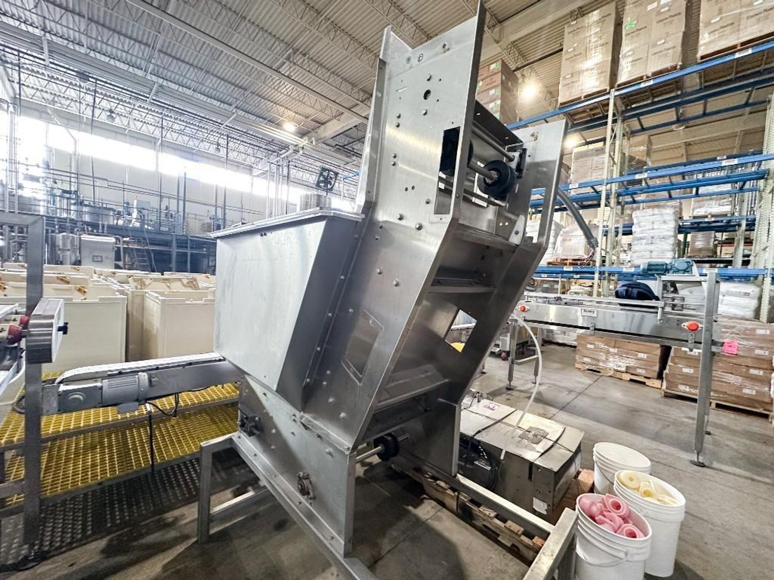 Image for MJK2519 15 Head Fogg Rotary Filler and Capper with Elevator