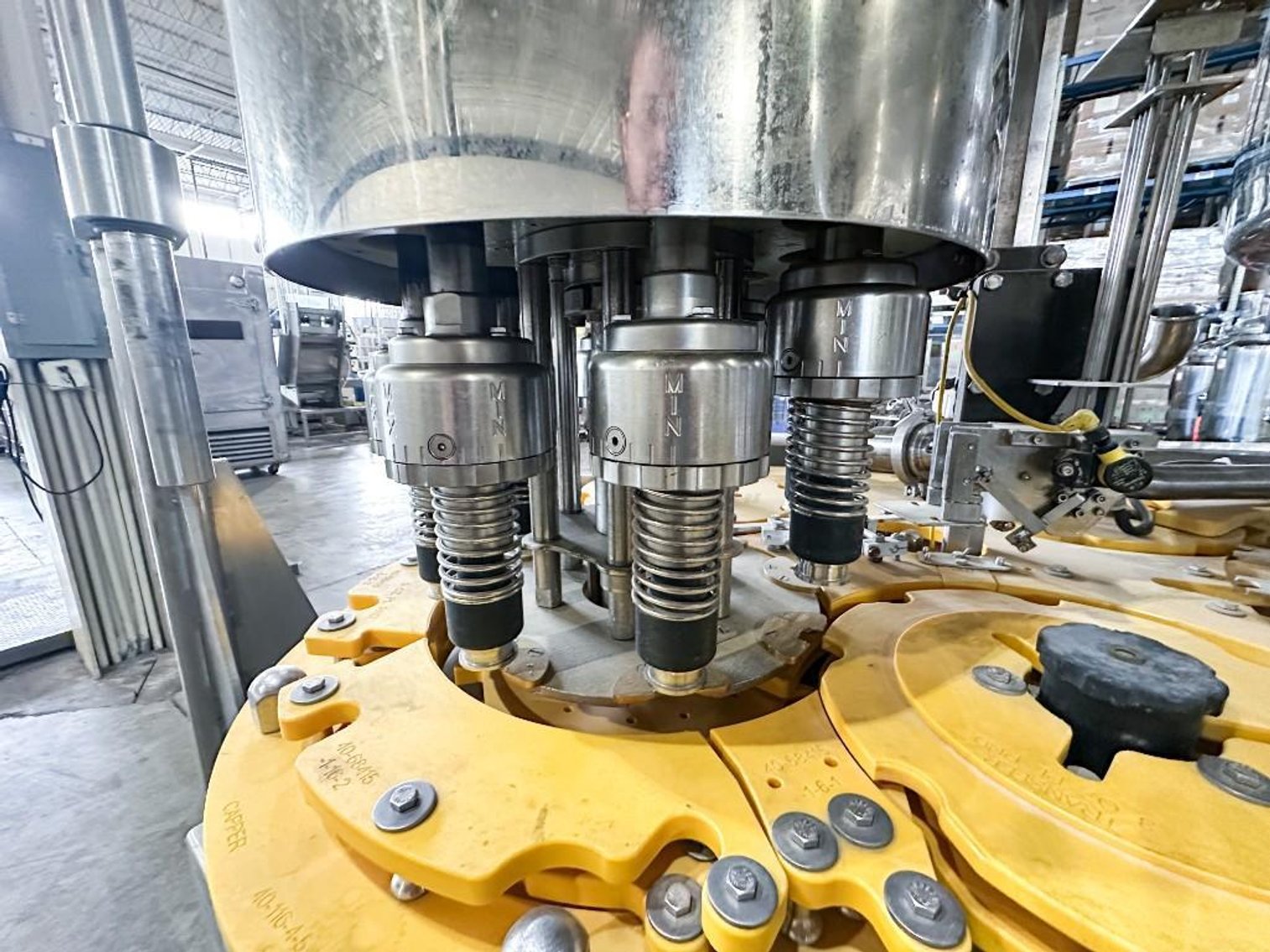 Image for MJK2519 15 Head Fogg Rotary Filler and Capper with Elevator