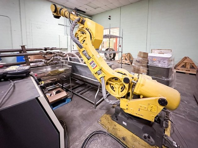 Image for MJK2522 Fanuc R-2000Ia 165F Robot Arm