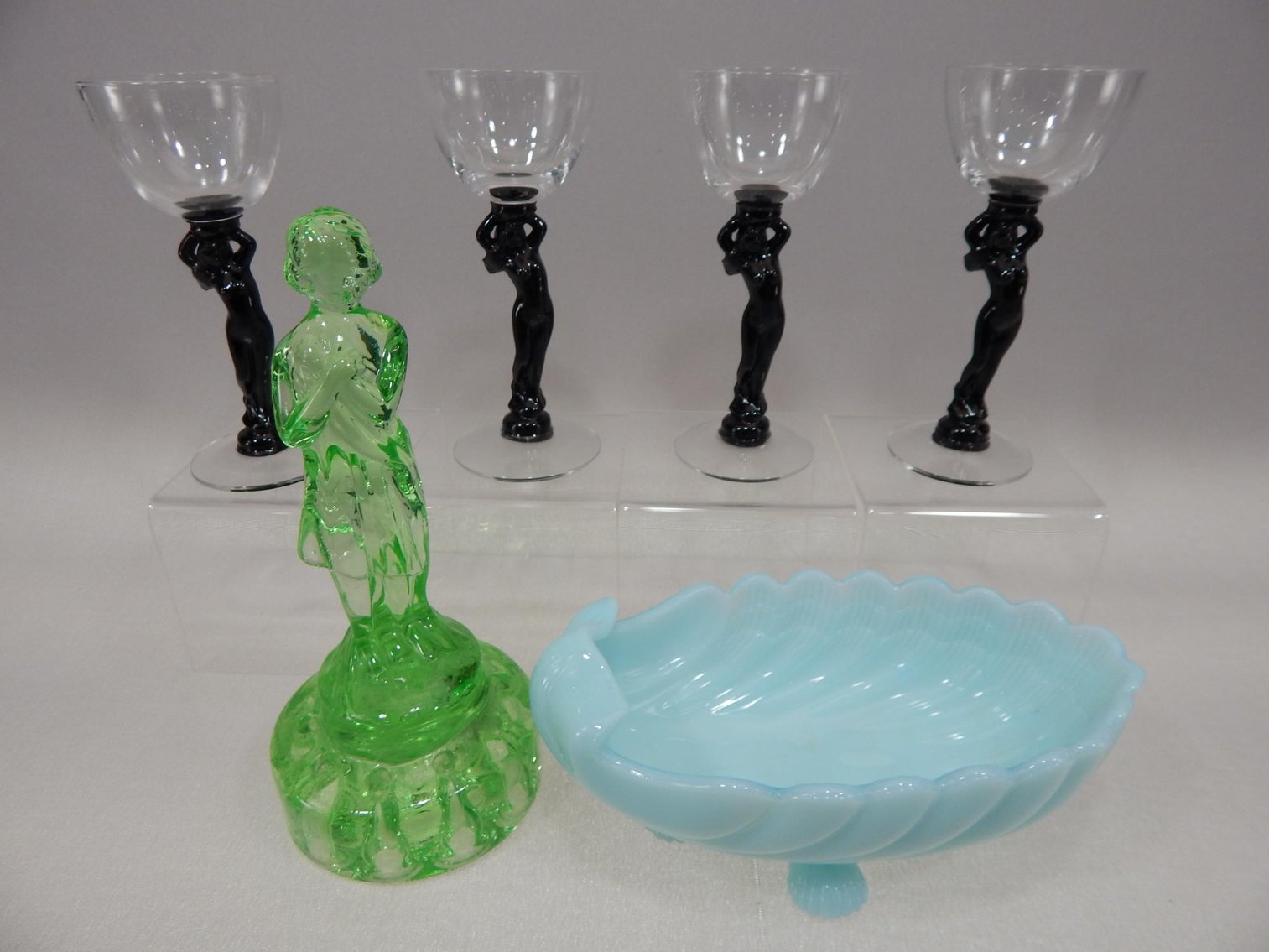 Image for FENTON ART GLASS AUCTION