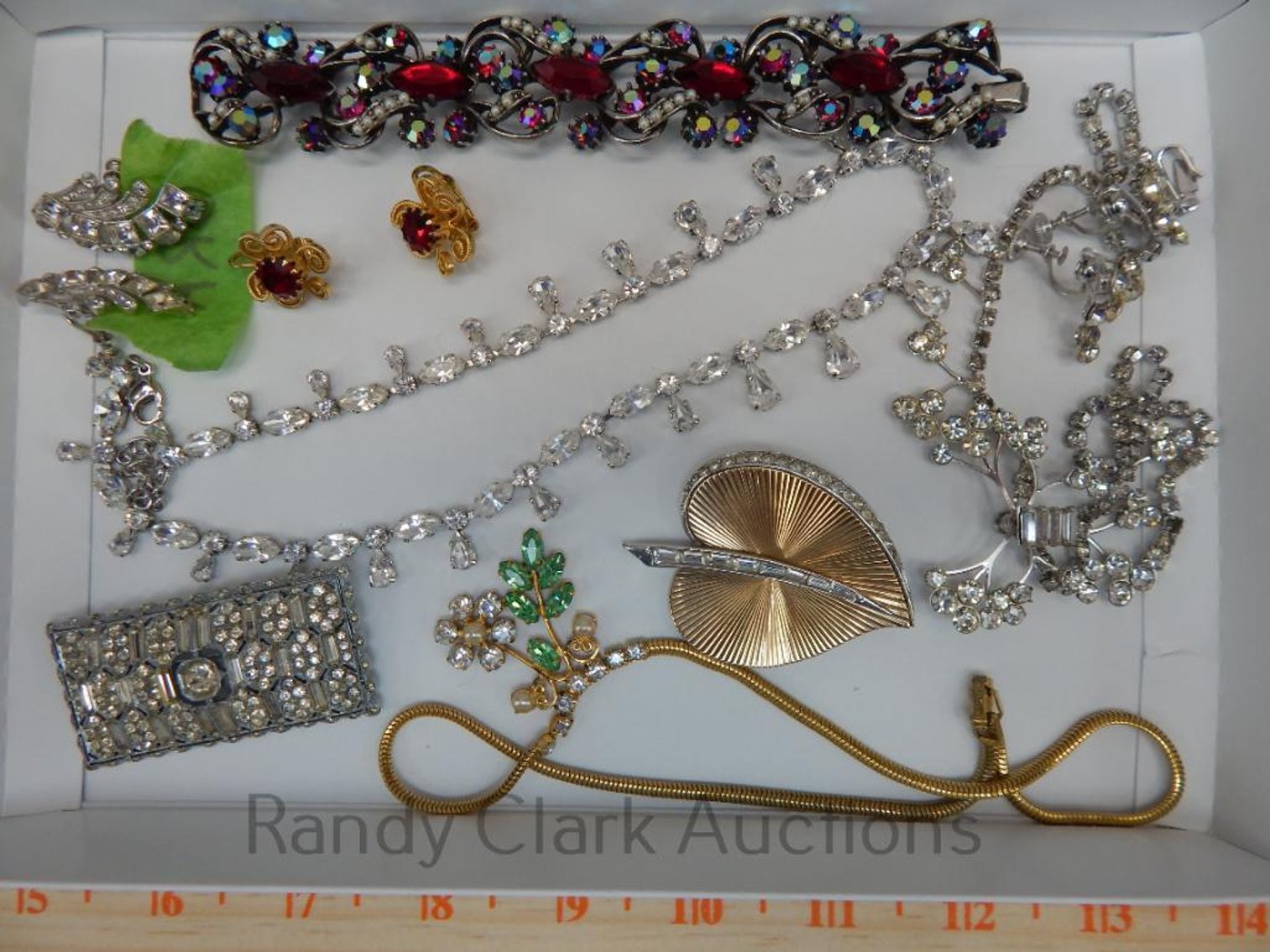 Image for FINE COSTUME JEWELRY AND FENTON ART GLASS AUCTION