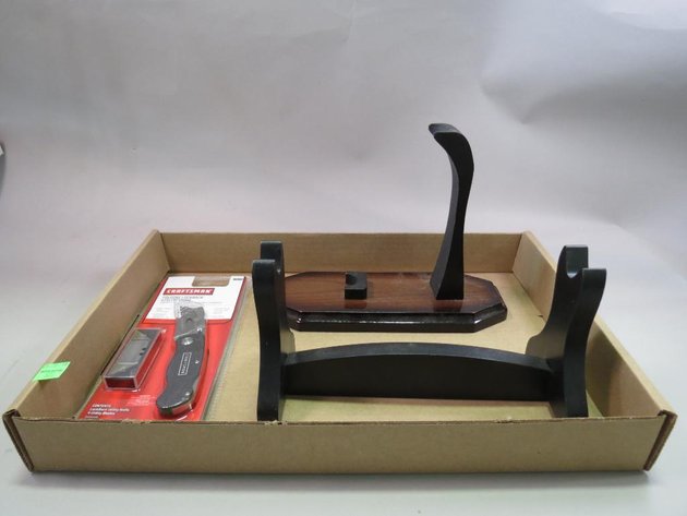 Image for Knives & Belt Buckles -- Jimmy Cauley Collection