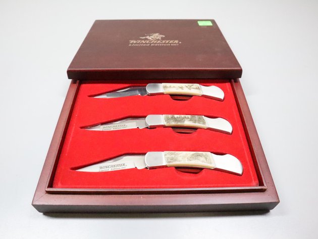 Image for Knife Auction