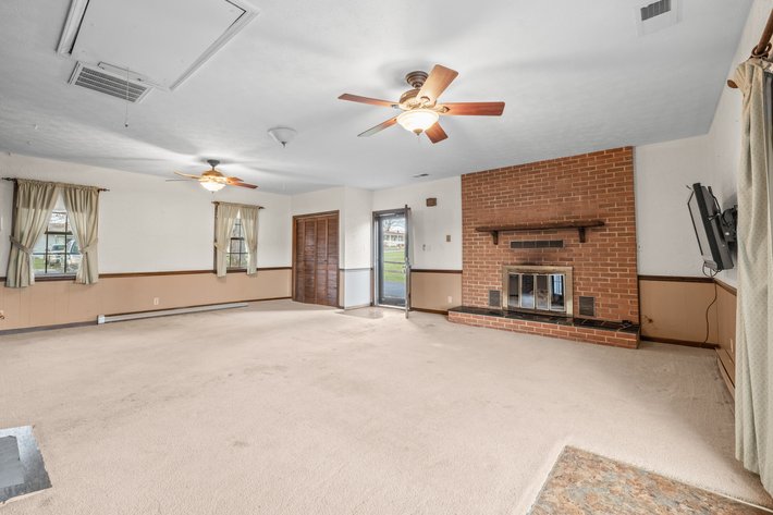 Image for Stuarts Draft Real Estate Auction