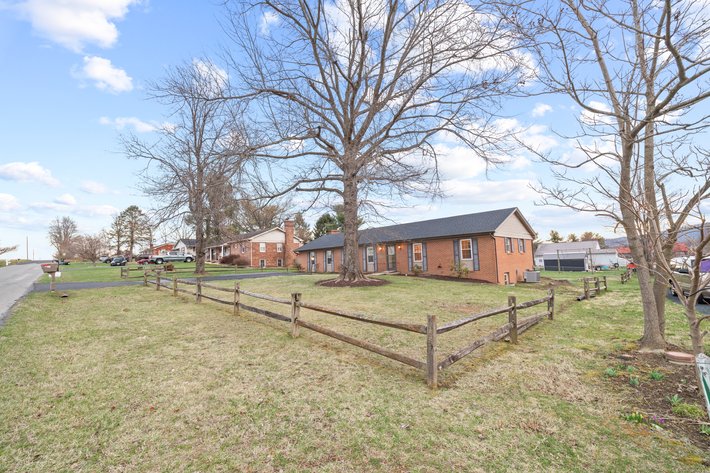 Image for Stuarts Draft Real Estate Auction