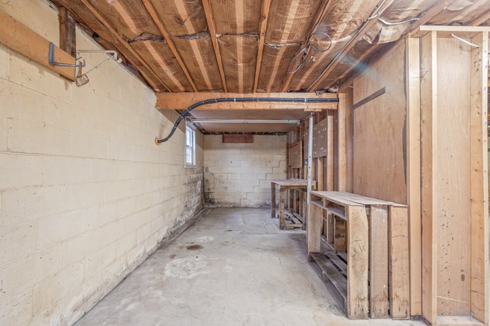 Image for Stuarts Draft Real Estate Auction