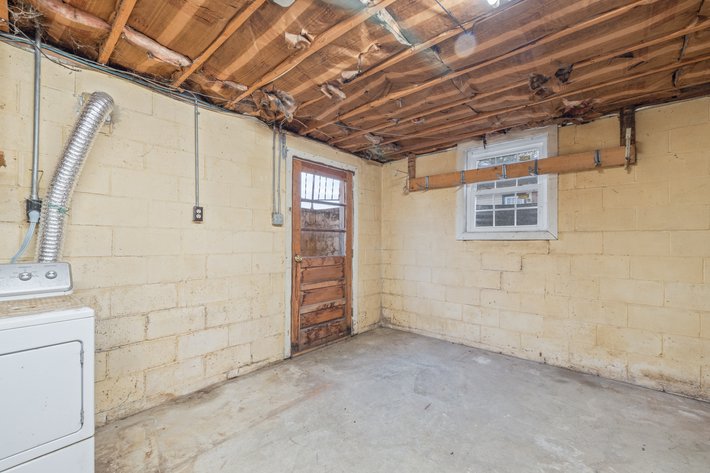 Image for Stuarts Draft Real Estate Auction